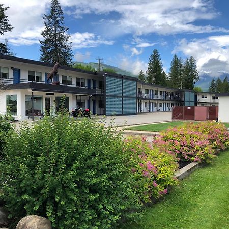 Revelstoke Lodge Exterior photo