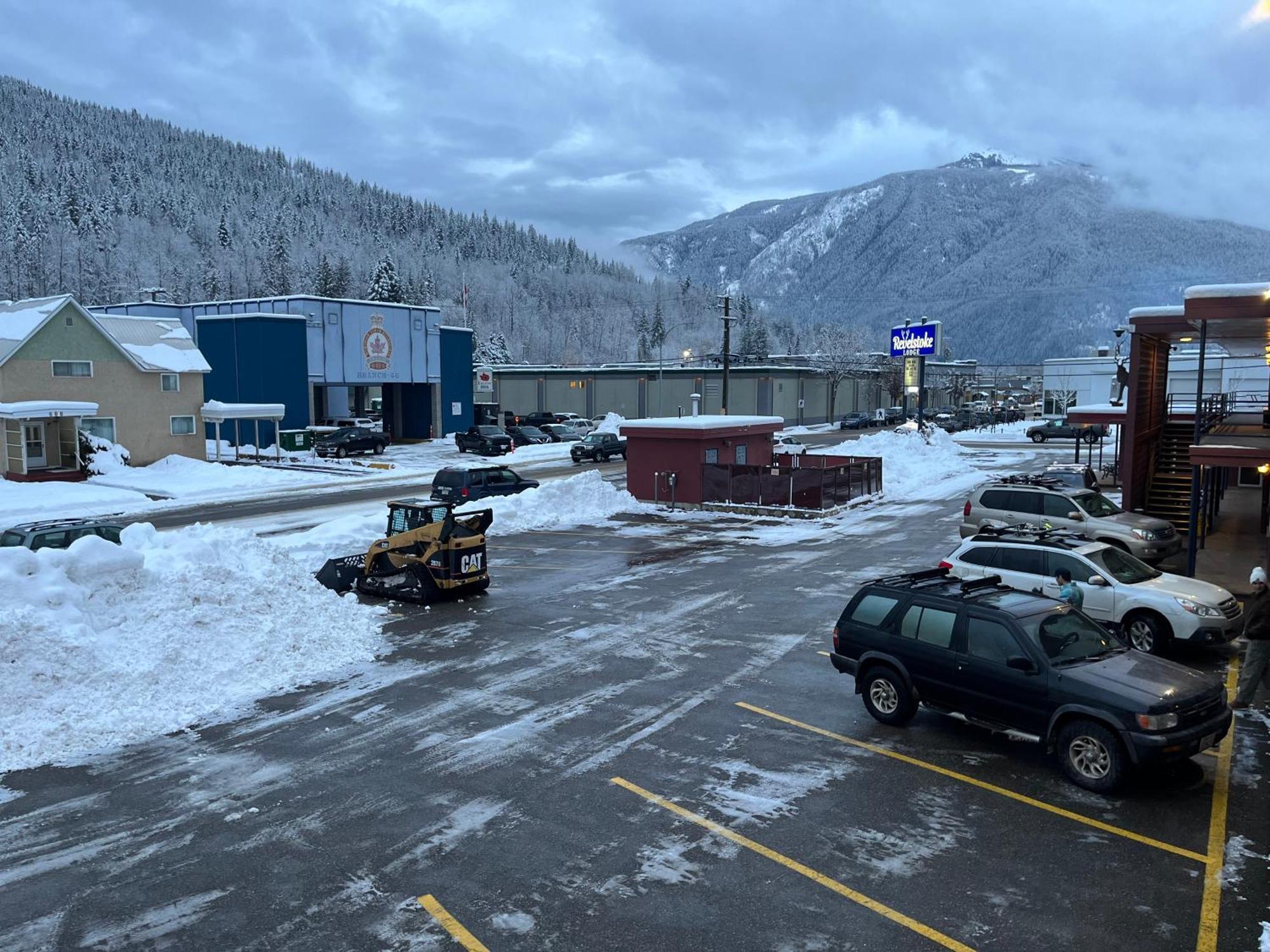 Revelstoke Lodge Exterior photo