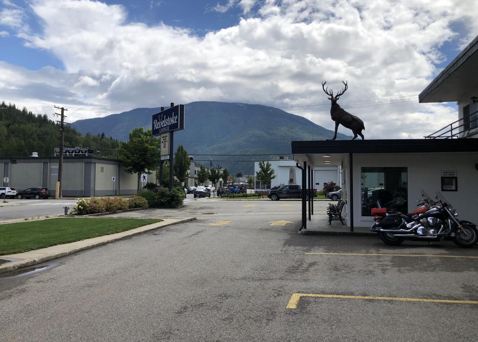 Revelstoke Lodge Exterior photo