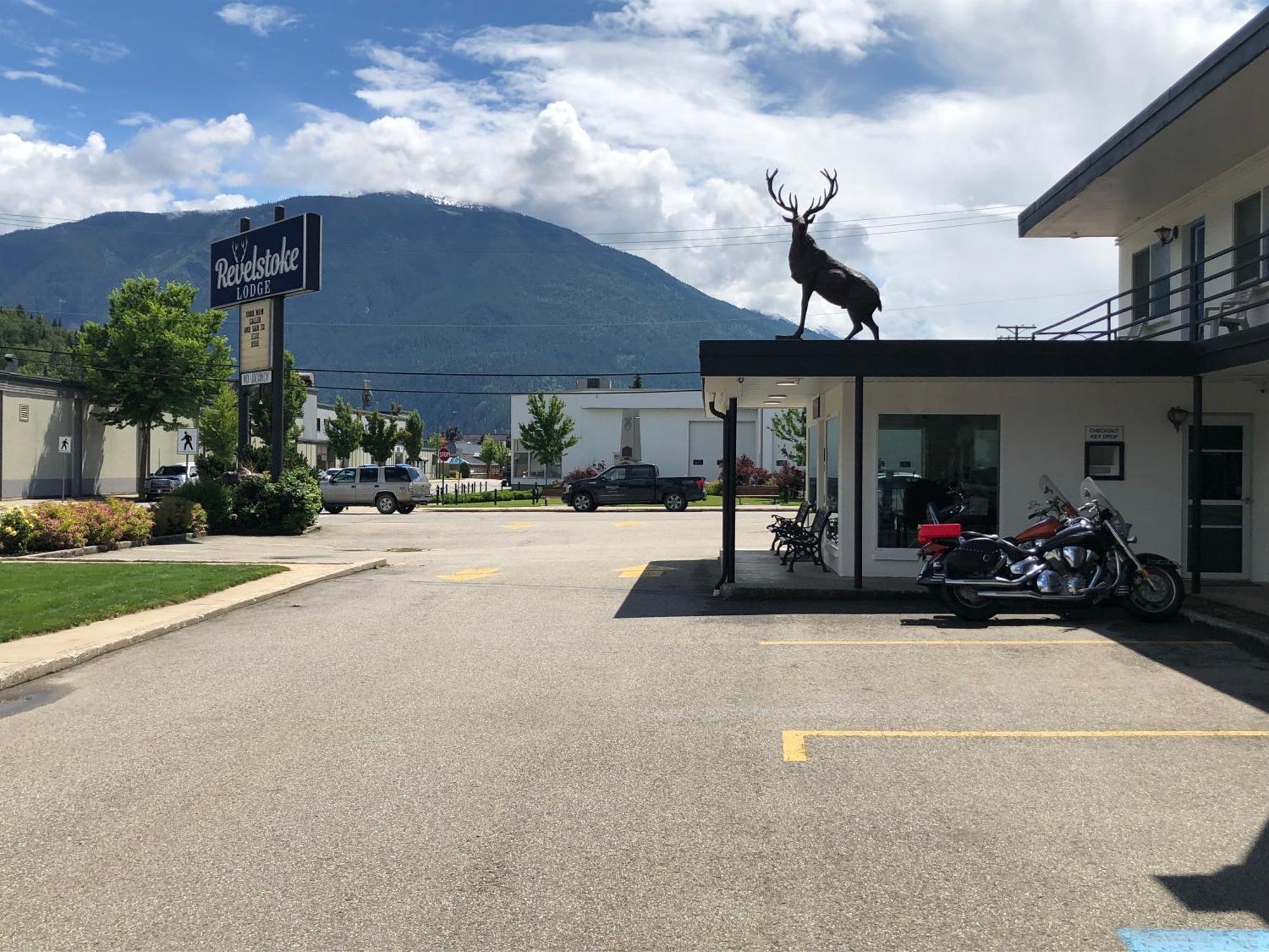 Revelstoke Lodge Exterior photo