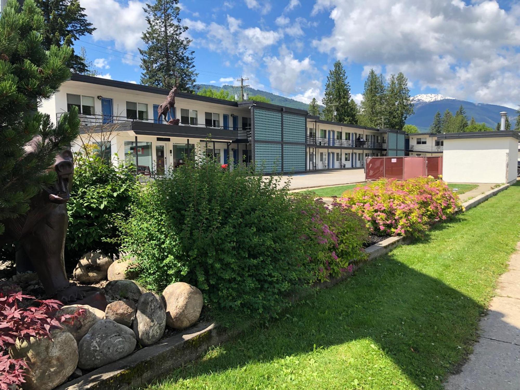 Revelstoke Lodge Exterior photo