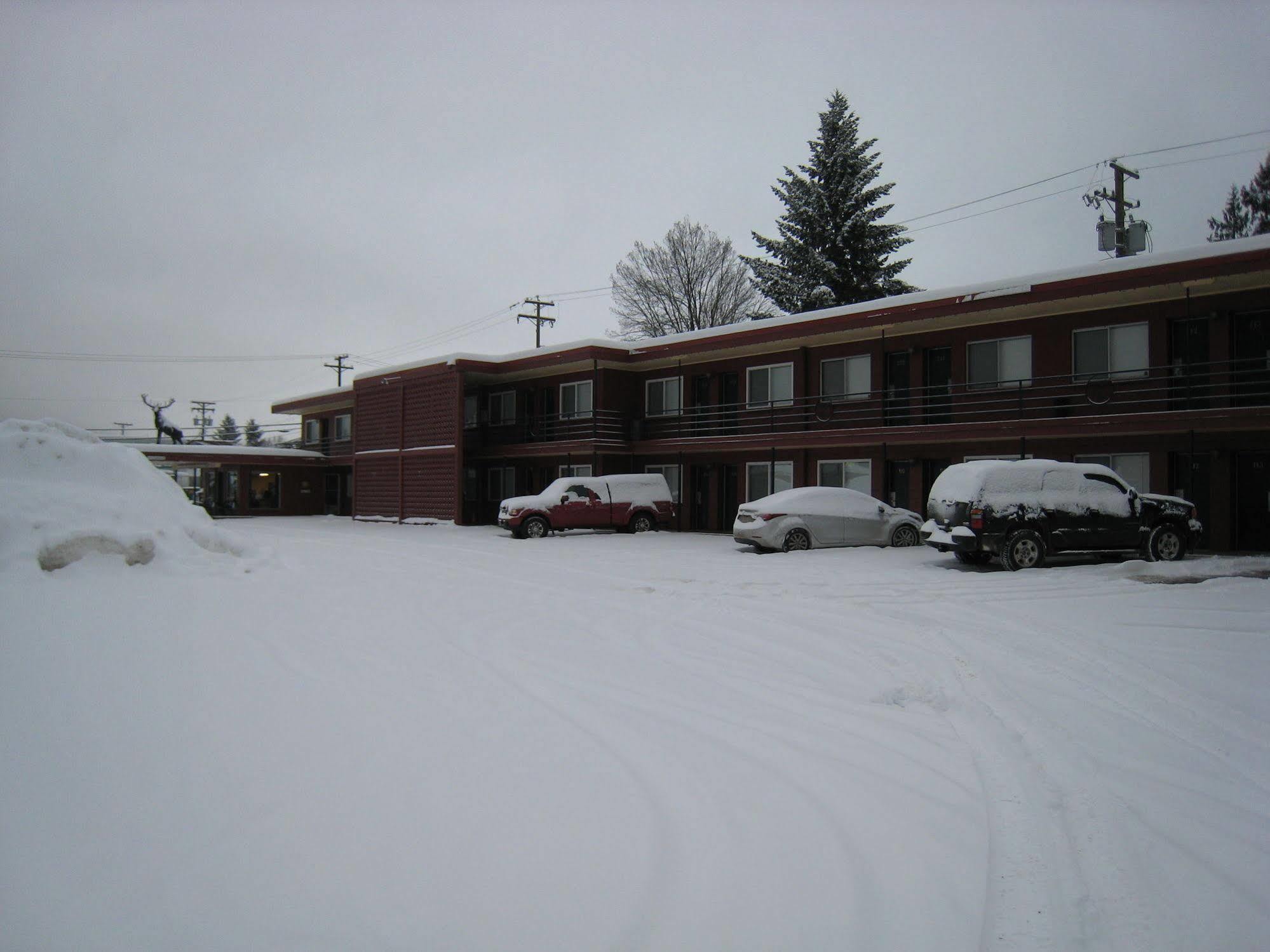 Revelstoke Lodge Exterior photo