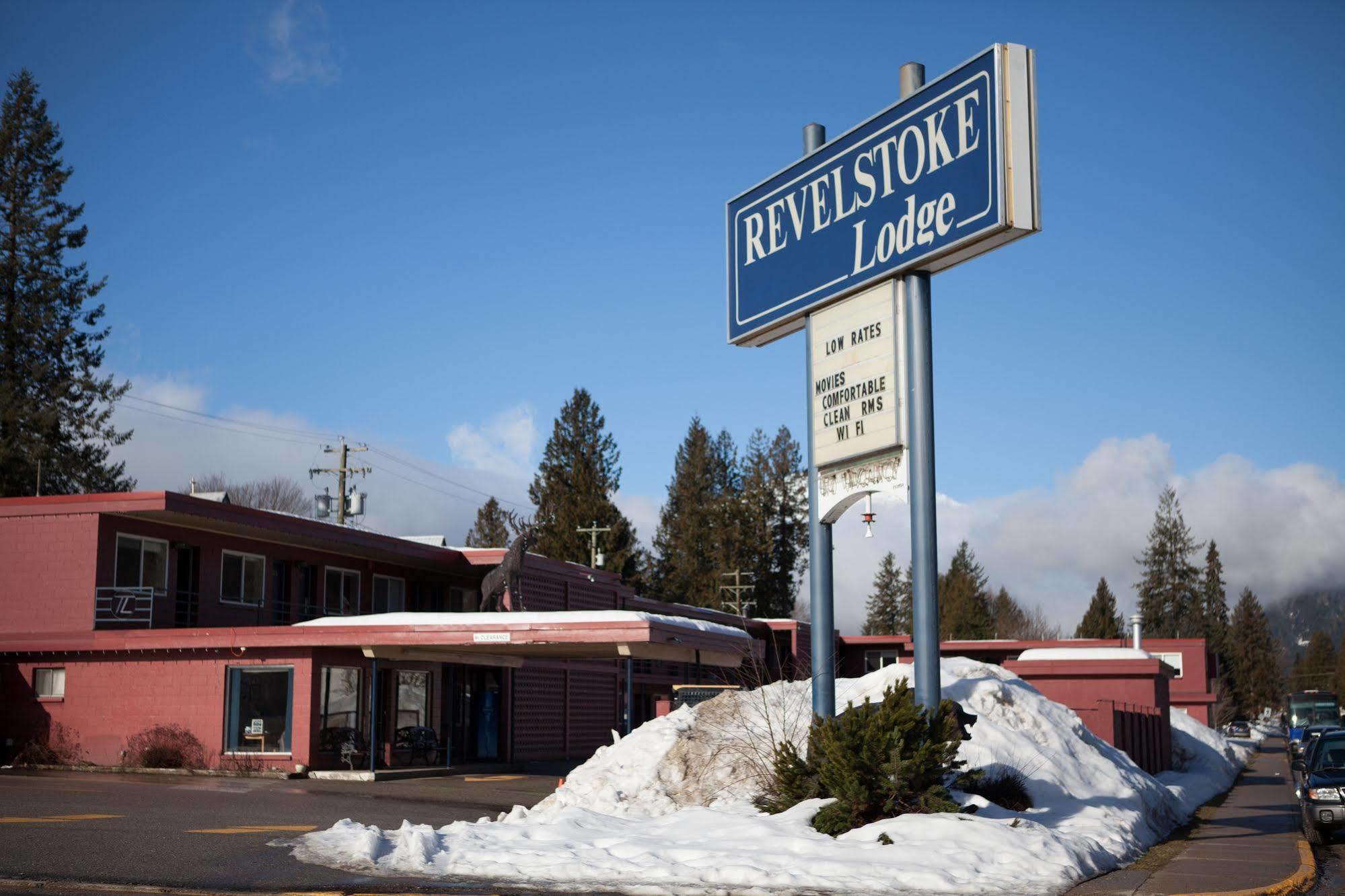 Revelstoke Lodge Exterior photo